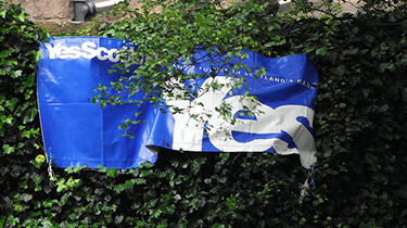 A pro-independence banner is seen along Union Canal, Edinburgh, Scotland. June 7, 2014. (Flickr) 