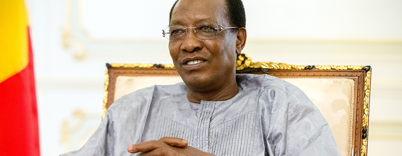 Chad's President Idriss Deby Itno pictured during a meeting with United States Ambassador to the UN, Samantha Power. N'Djamena, Chad, April 20, 2016. (Andrew Harnik/AP Photo)